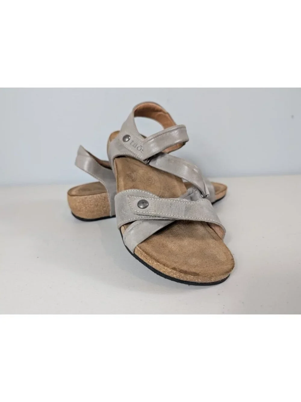 Taos Trulie Sandal in gray leather women's size 7-7.5